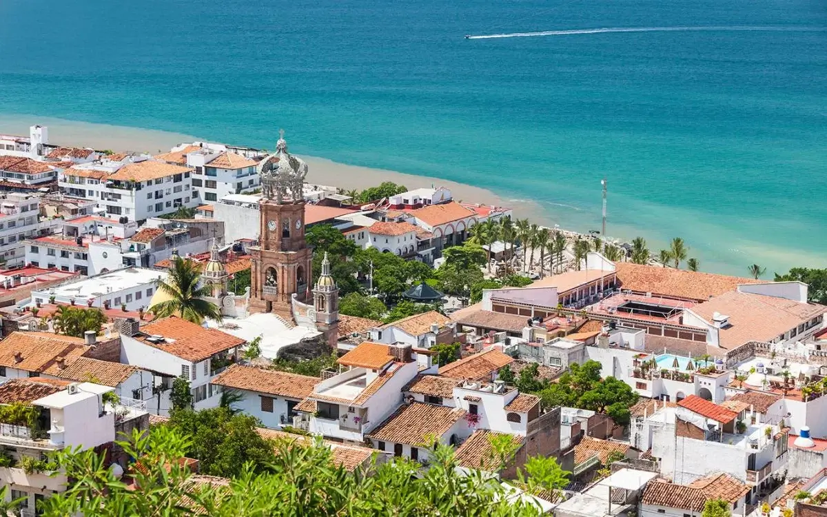 How Long is the Flight from Calgary to Puerto Vallarta