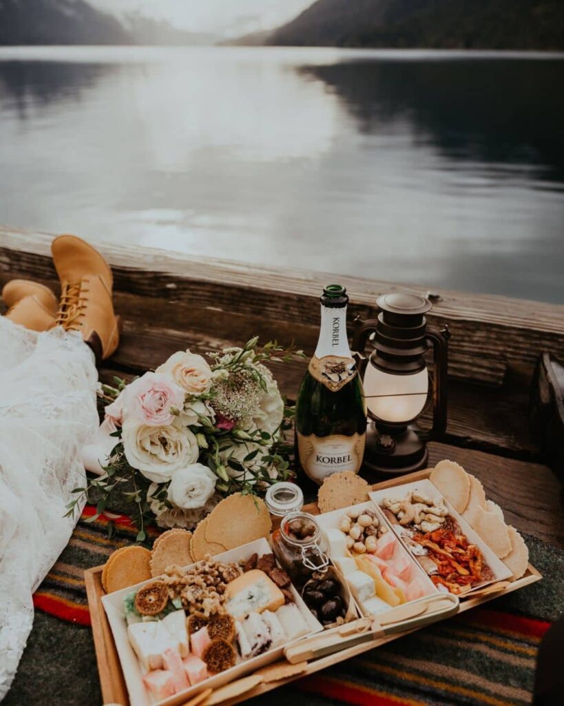 Enjoy A Picnic Over The Lake Crescent