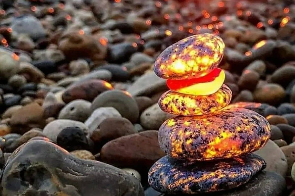 Yooperlites Stunning Glowing Rocks