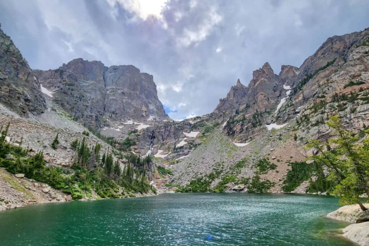 Emerald lake trail