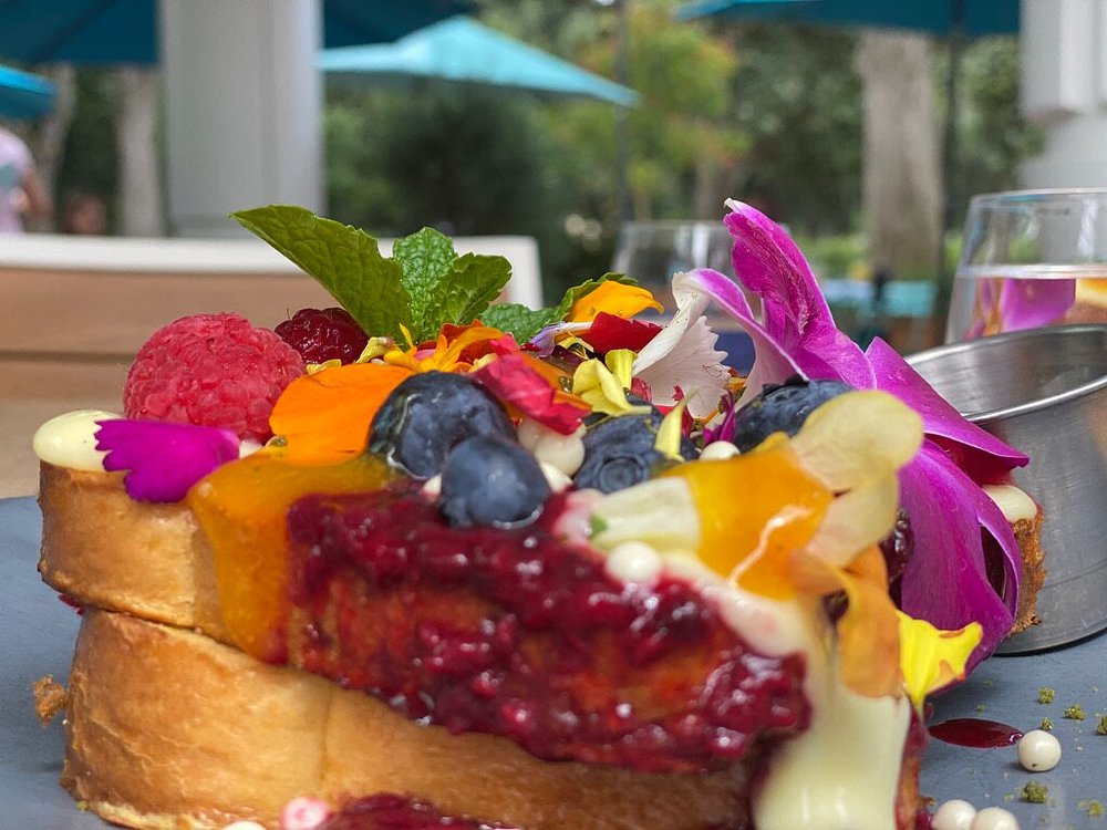 Start with Brunch from Collins Quarter at Forsyth and raspberry french toast