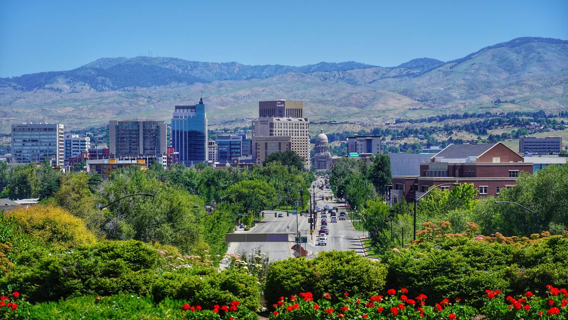 Dreamy Small Towns to Retire in the US