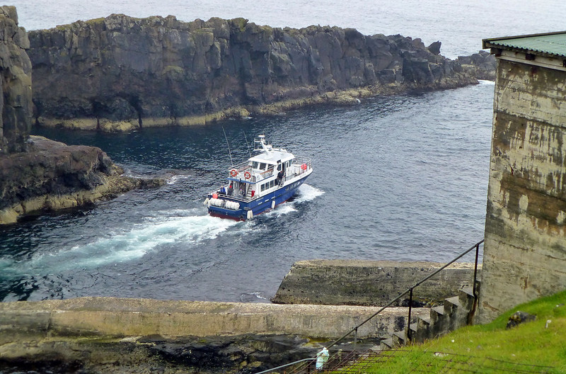 Ferry leaving Mykines