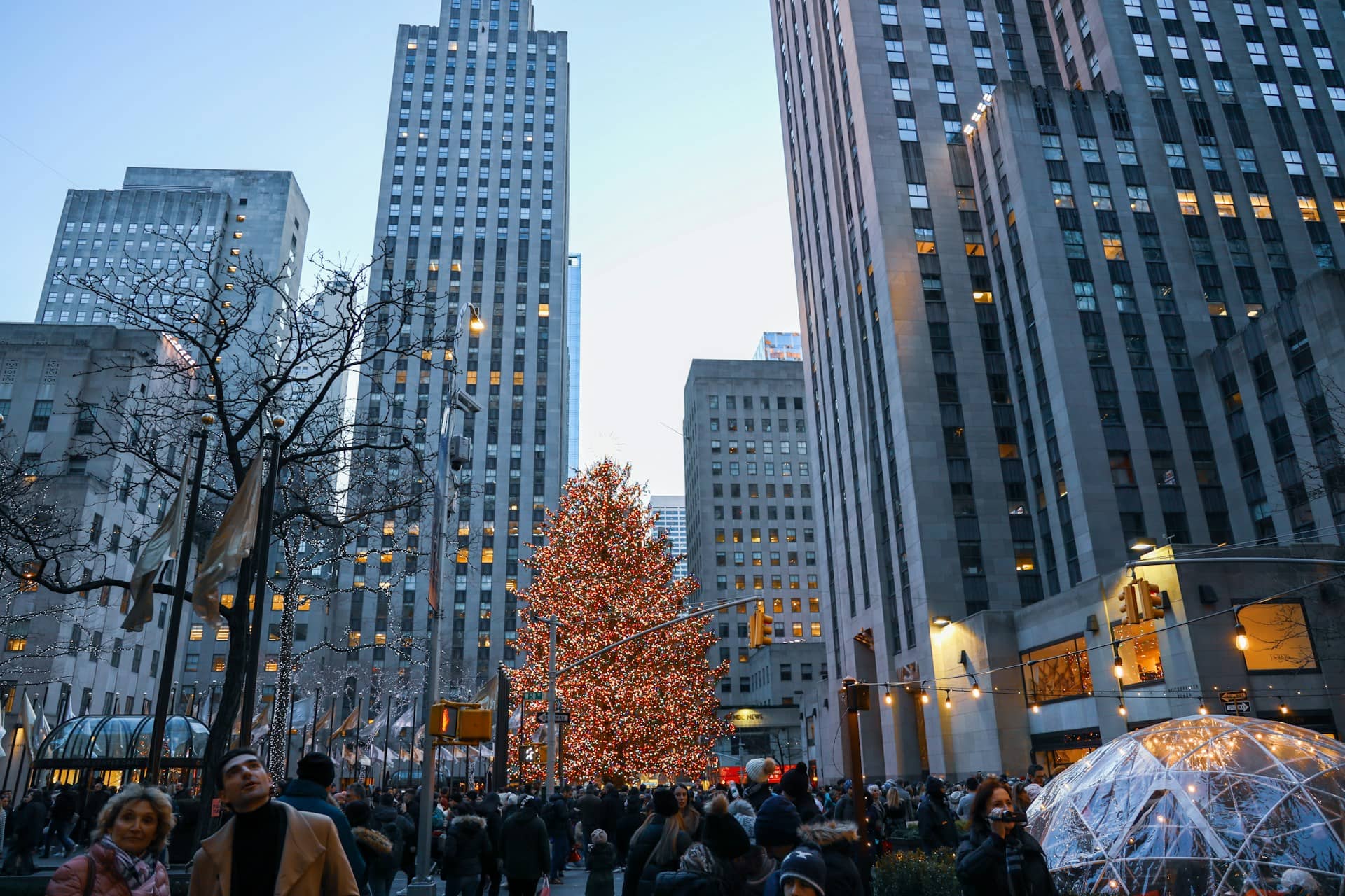 Romantic Holiday Moments for a New York Christmas Couple