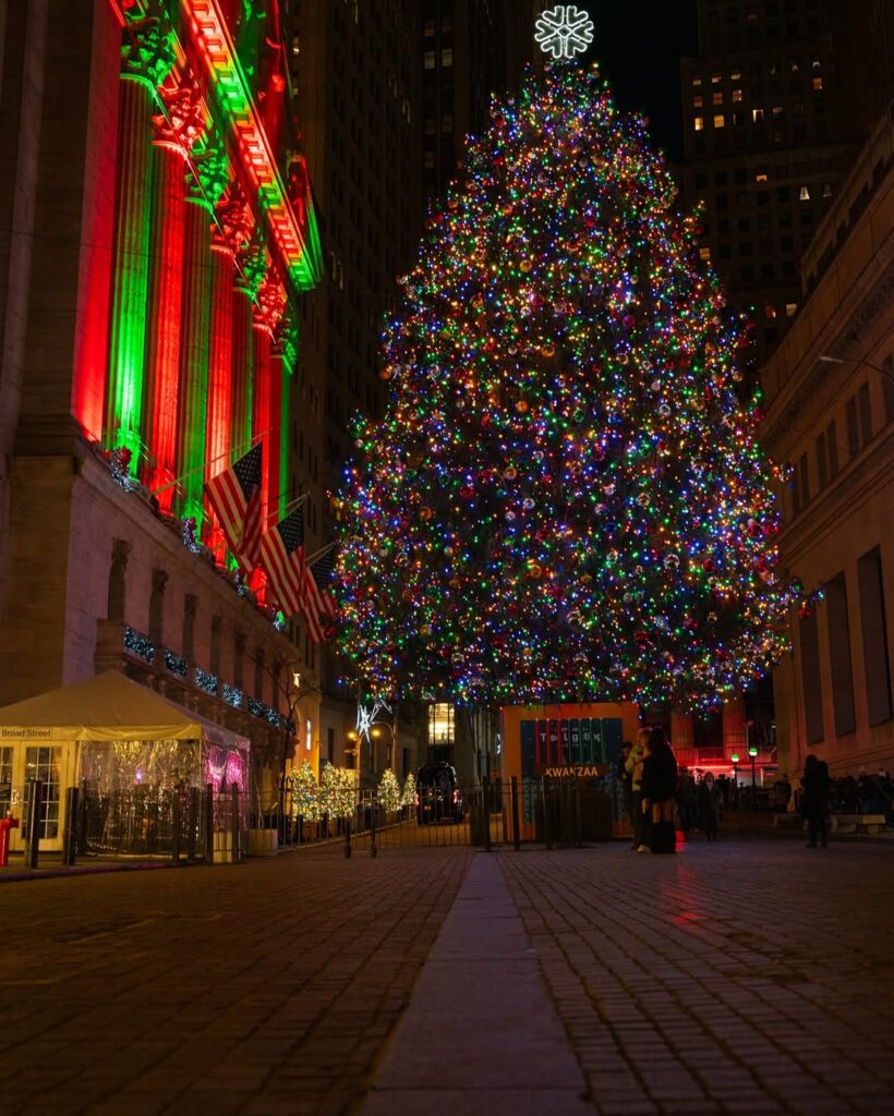 WALL STREET CHRISTMAS TREE