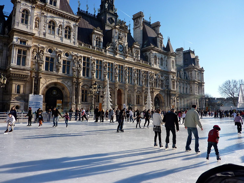 Ice skating at the Hôtel de Ville
