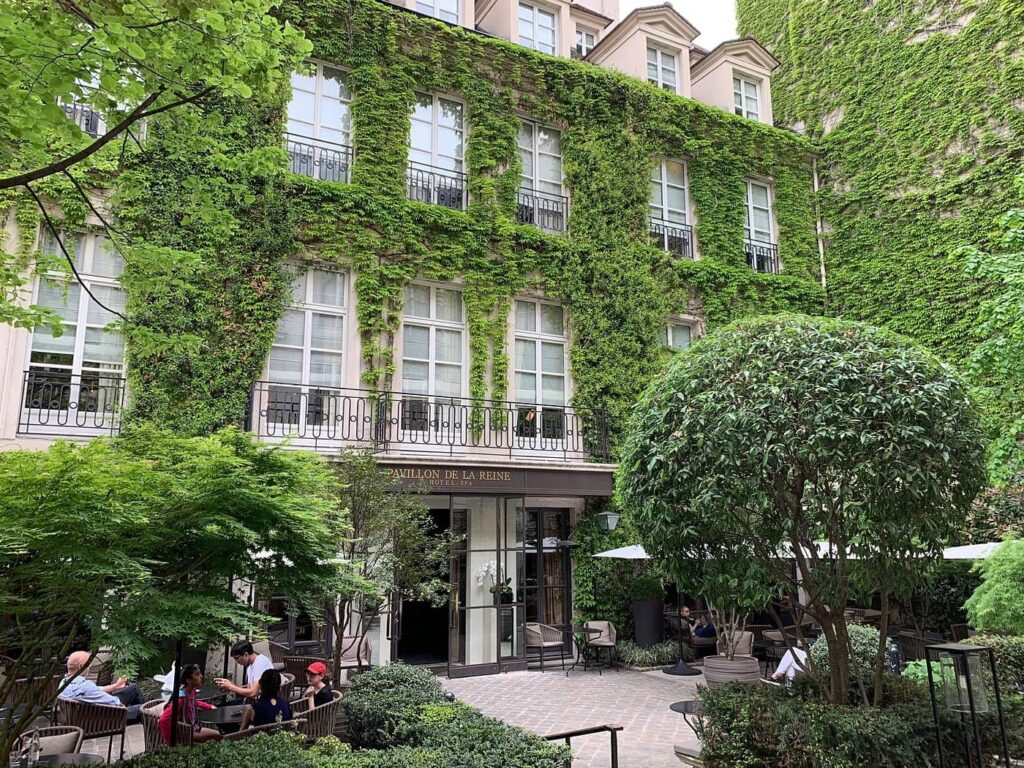 Le Pavillon De La Reine