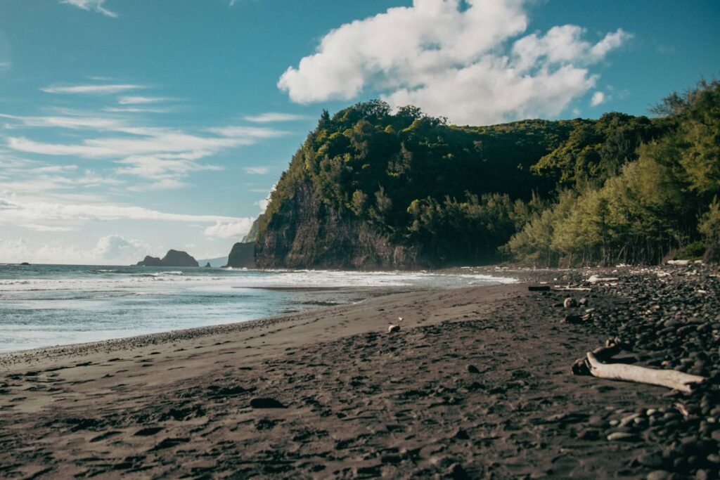 7 Day Big Island Itinerary That Covers Beaches, Volcanoes, and Epic Drives