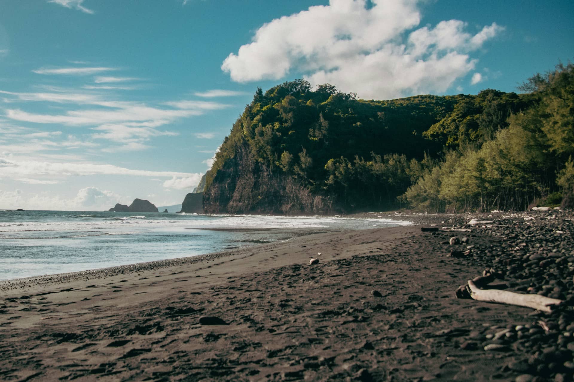 7 Day Big Island Itinerary That Covers Beaches, Volcanoes, and Epic Drives