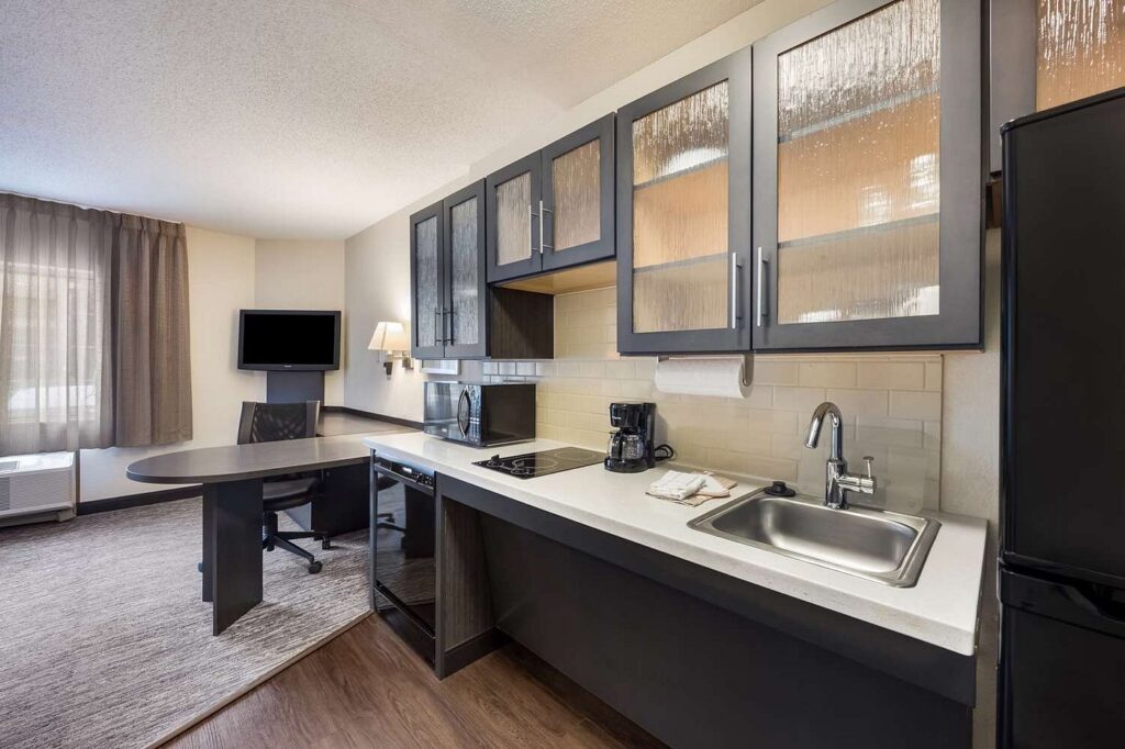 Sonesta Simply Suites Chicago Naperville