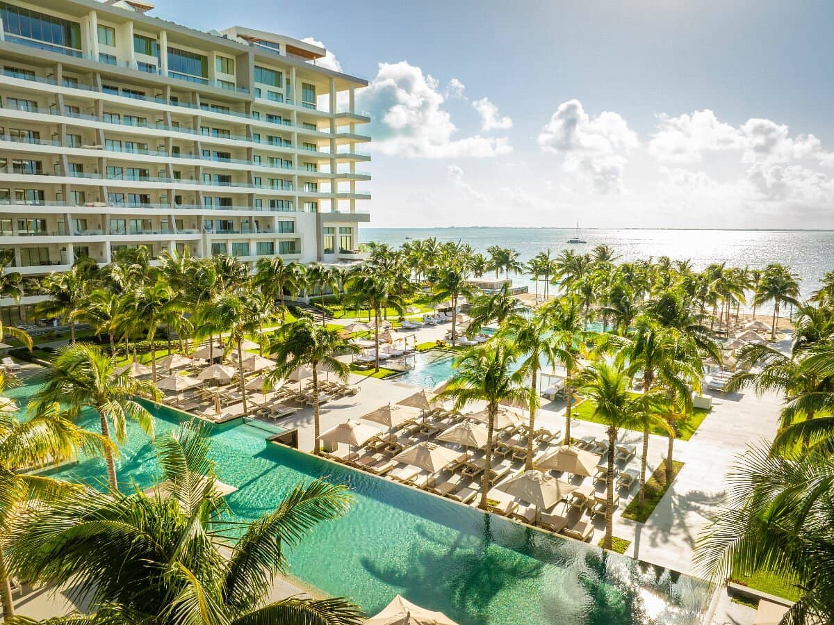 Best All-Inclusive Resorts with Swim-Up Rooms For Couples and Families