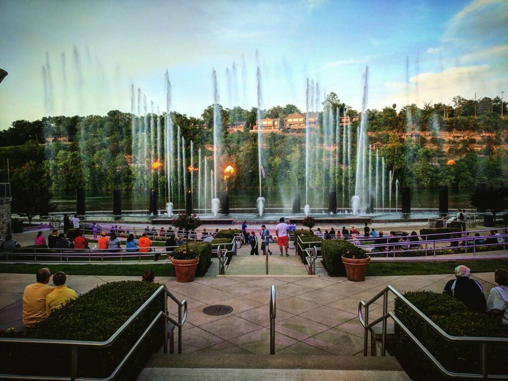 Branson Landing Fountain and Fire Show