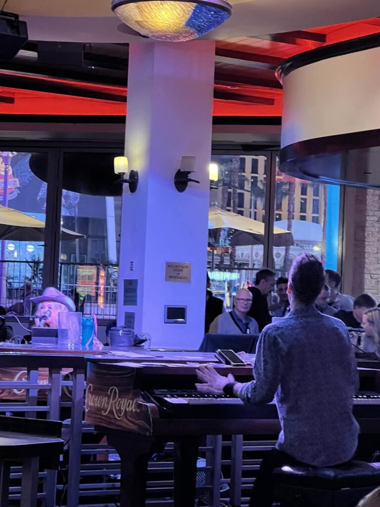 Dueling Piano Show at Harrah's Piano Bar