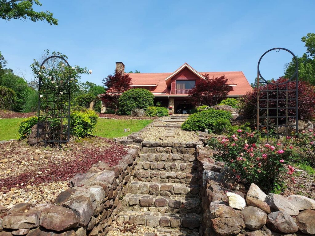 Hilltop Manor Bed & Breakfast