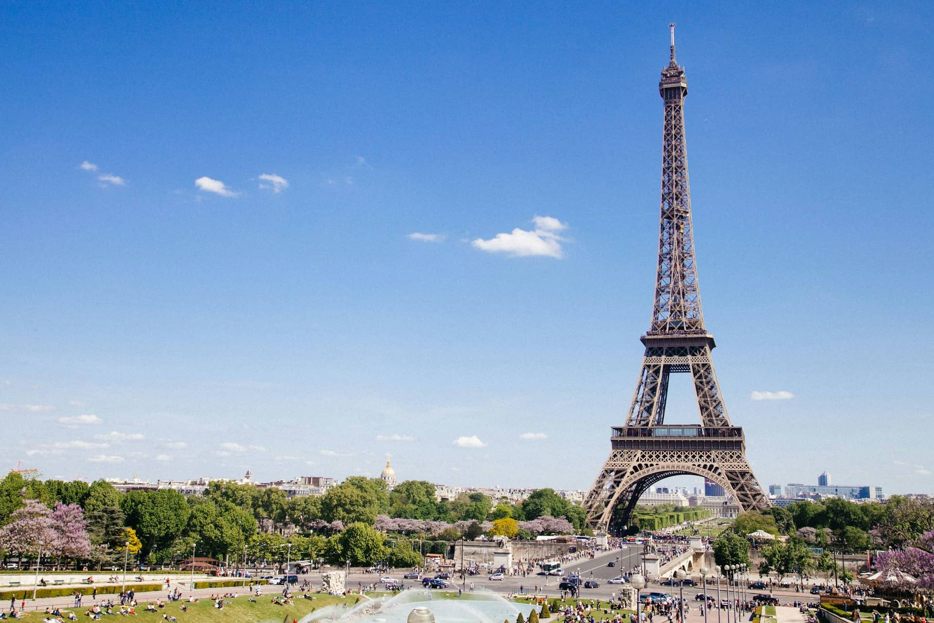 Quaint Small Towns Near Paris for an Unforgettable Day Trip