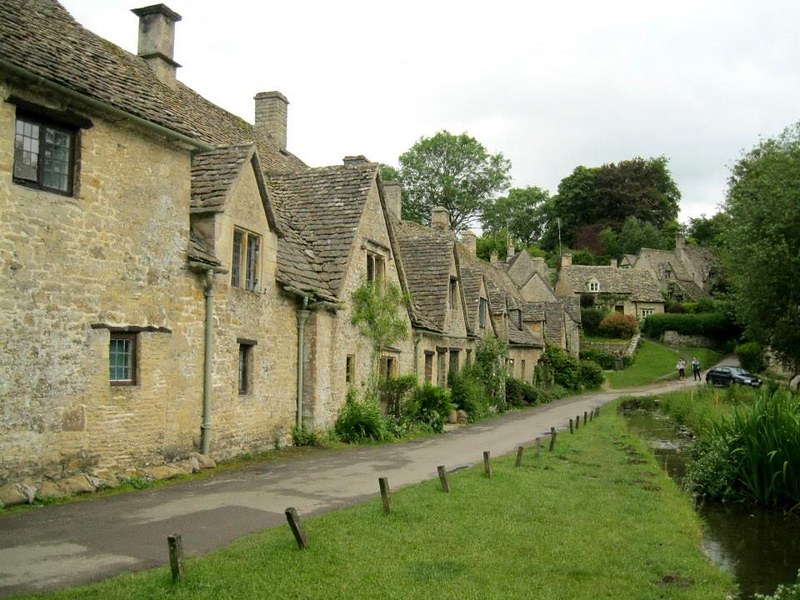 Exploring the Timeless Beauty of The Cotswolds
