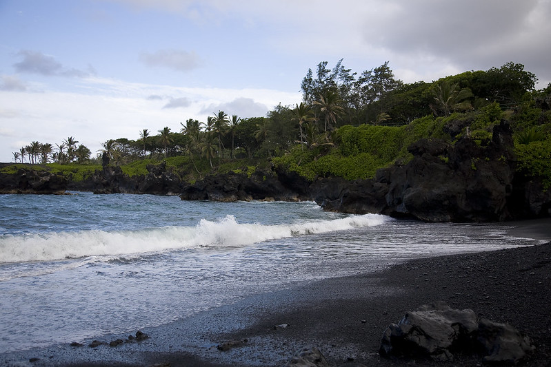 Honokalani Black Sand Beach
