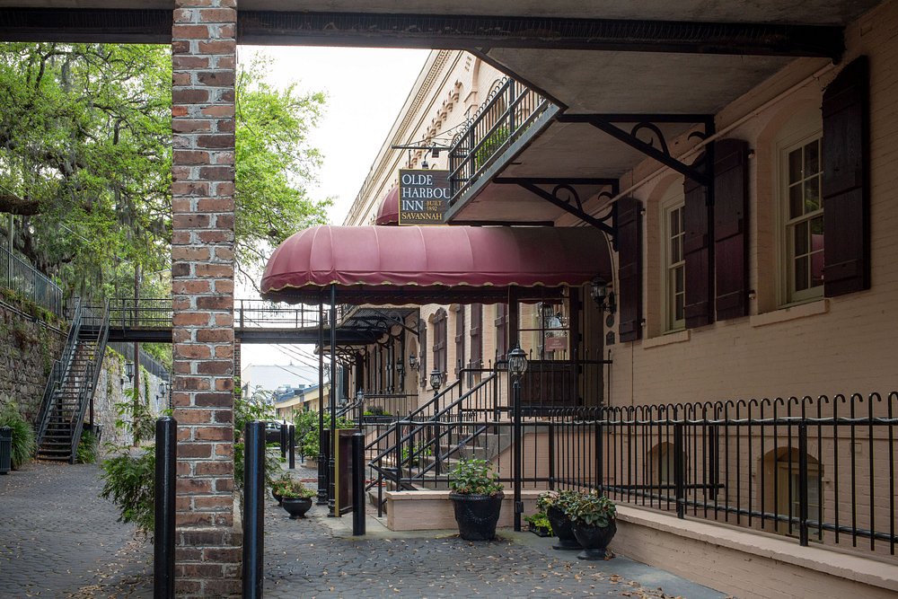 Olde Harbour Inn