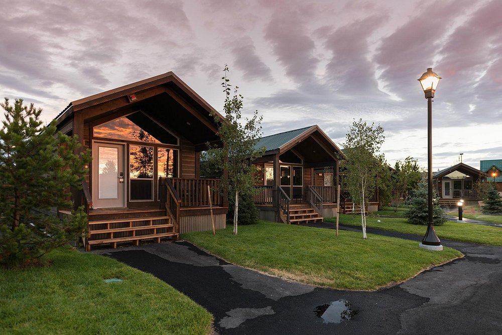 explorer-cabins-at-yellowstone