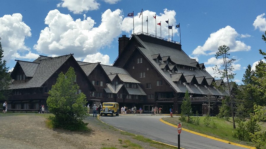 old-faithful-inn