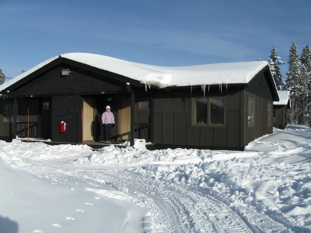 old-faithful-snow-lodge