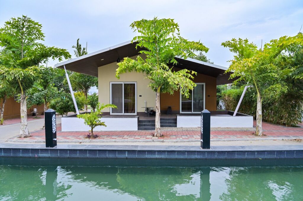 Elegant Lakefront Retreat