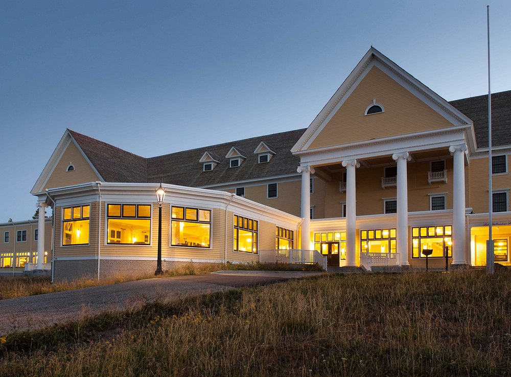 Lake Yellowstone Hotel