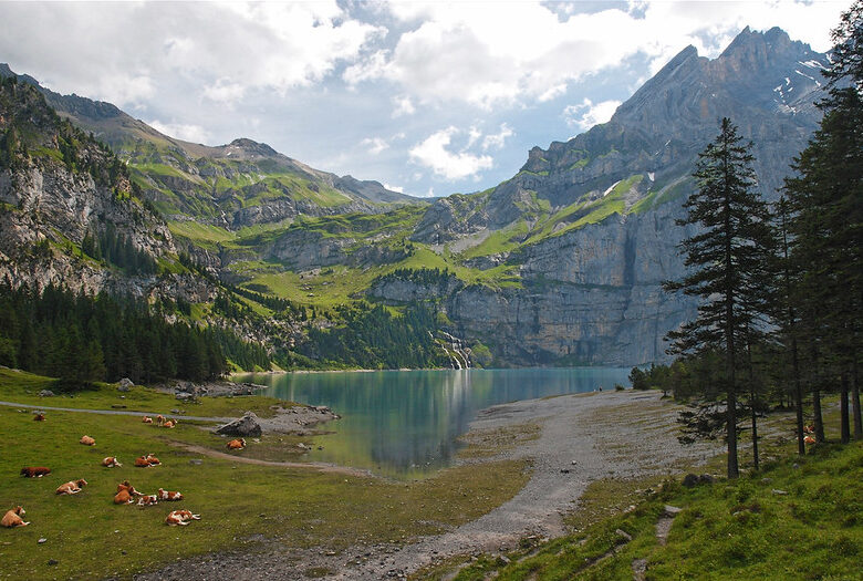 Oeschinen Lake in October: Alpine Views, Fall Colors, and Clear Blue Water