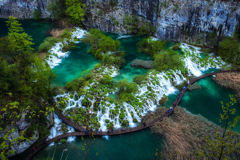 Plitvice Lakes National Park in October: Waterfalls, Fall Colors, and Quiet Trails