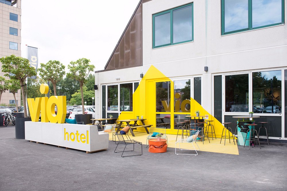 Via Amsterdam: A Retro-Inspired Hostel with Great Value