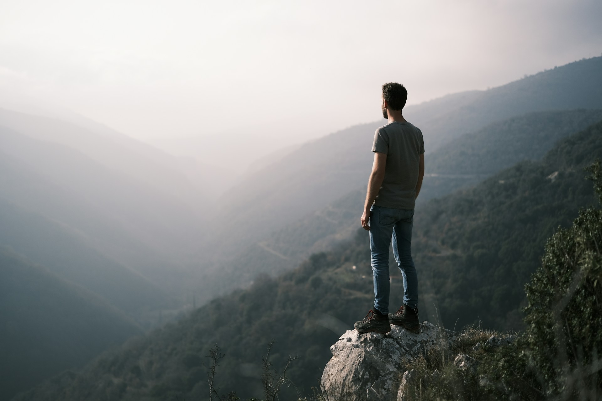 Best Travel Pants for Men in 2026: Lightweight, Warm & Perfect for Long Journeys