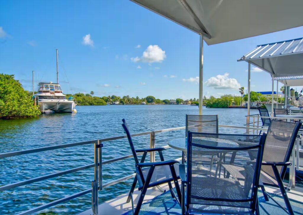 Aqua Lodge
