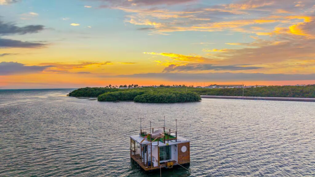 Balance Key Houseboat