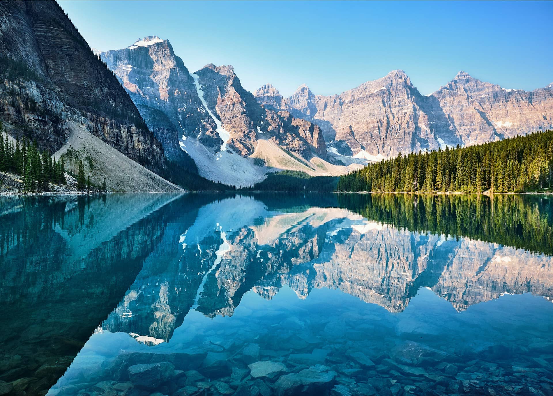 Best Solo Travel Destinations for Diverse Landscapes and Outdoor Adventure