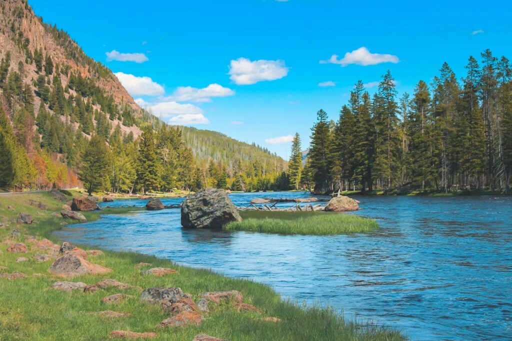 Best Times to Visit for Lower Prices