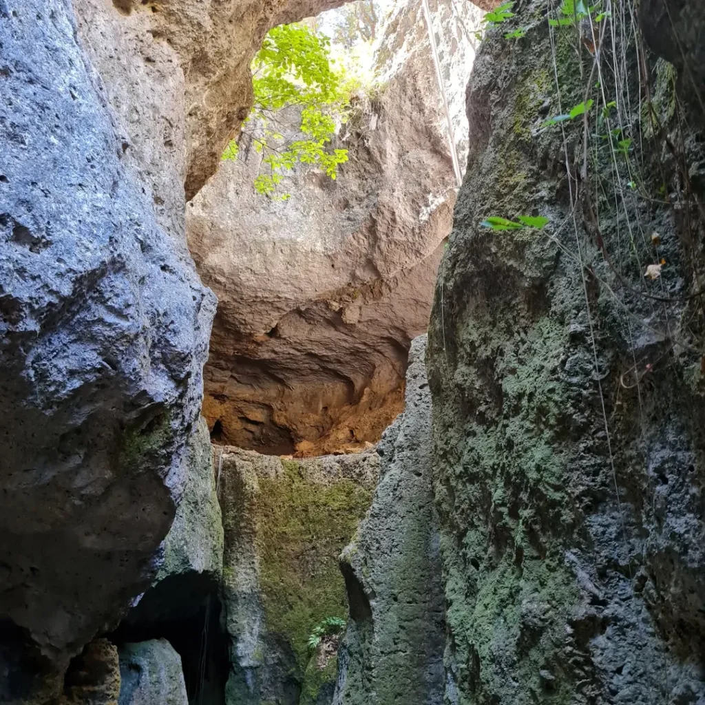 Cascade Caverns