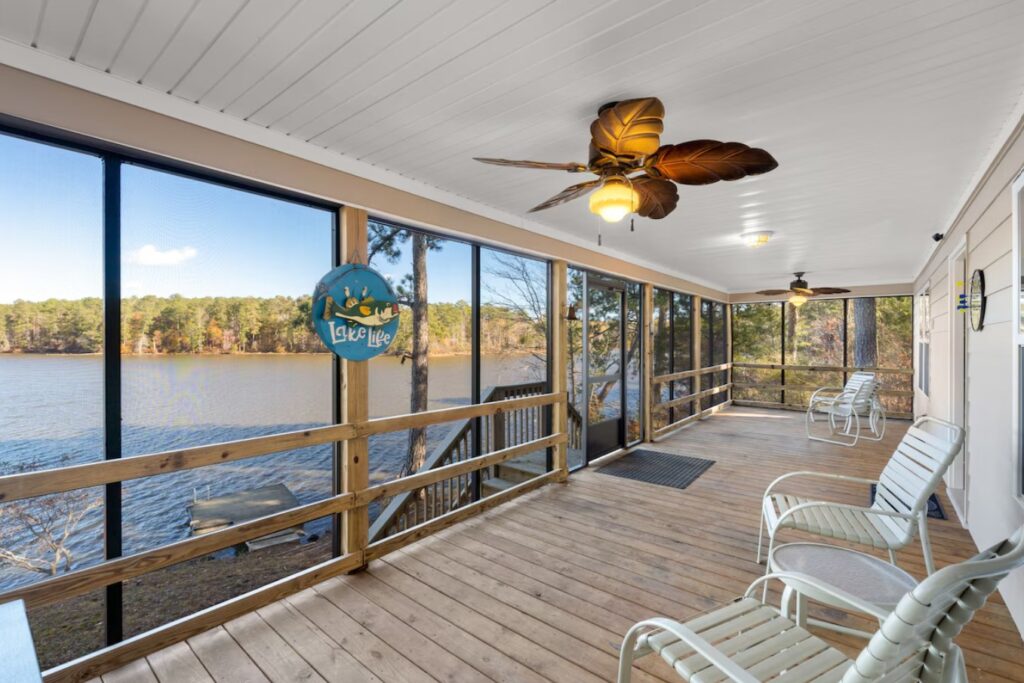 Charming Lakefront secluded Cabin on High Falls Lake