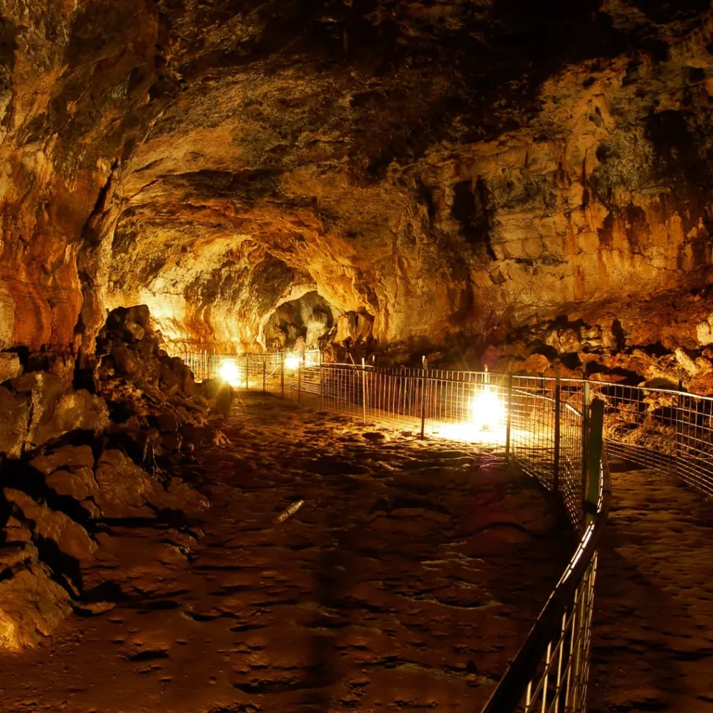 Mammoth Cave, Shoshone