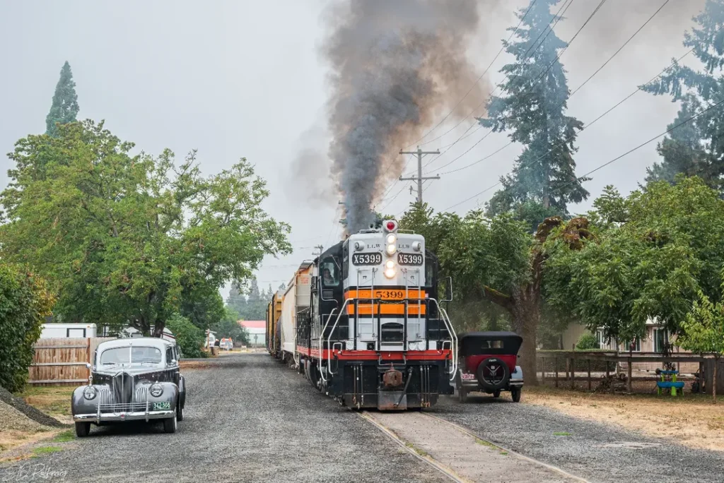 Santiam Excursion Trains