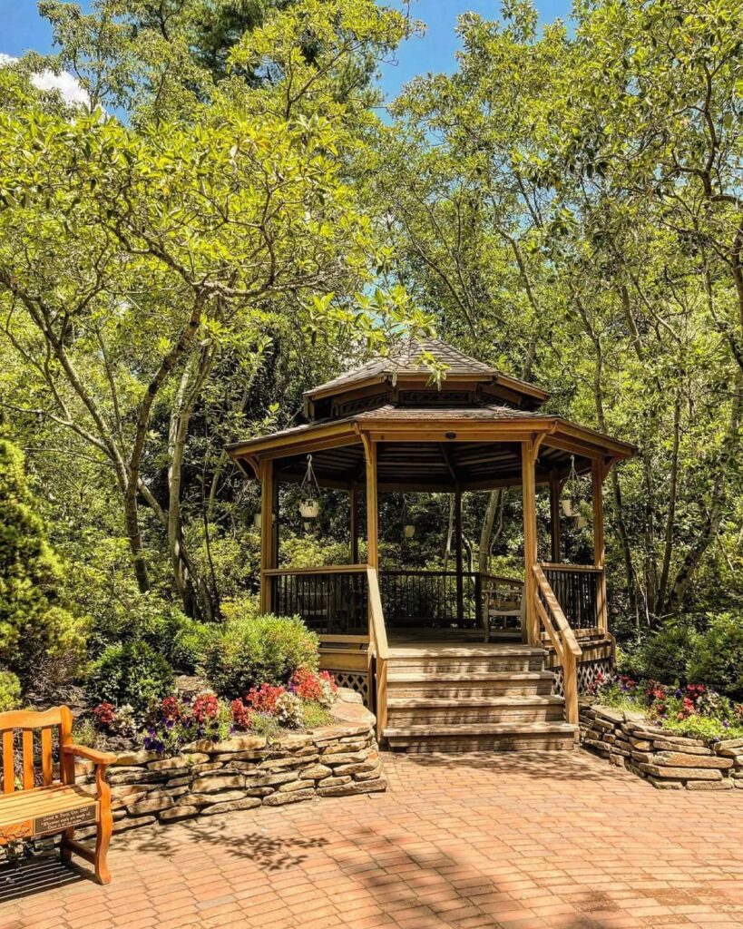 Sayen House and Gardens