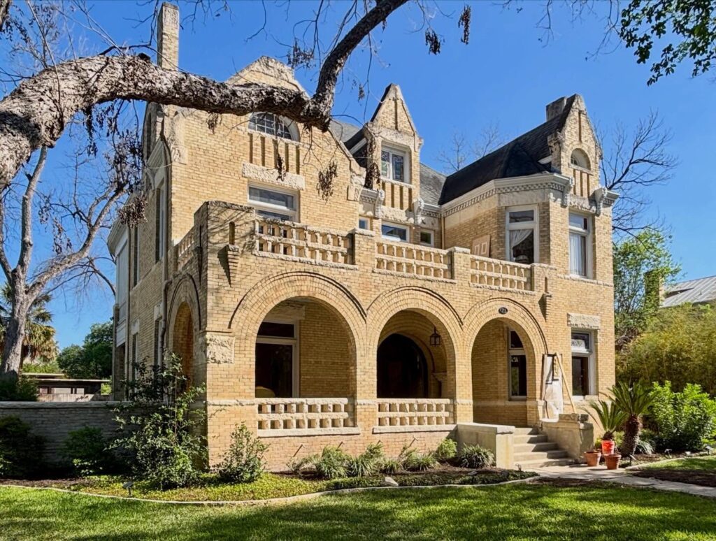 Day 3 Evening – Walk Through the King William Historic District