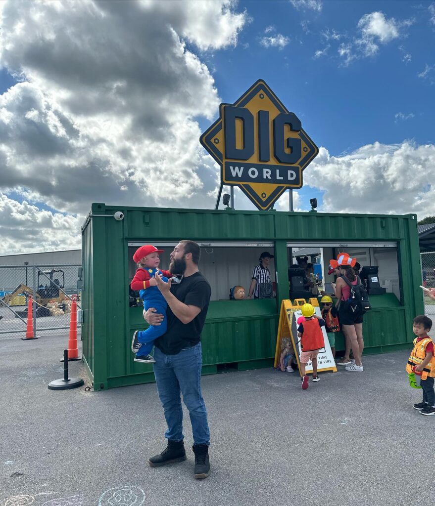 Dig World Operates Real Construction Equipment in Katy