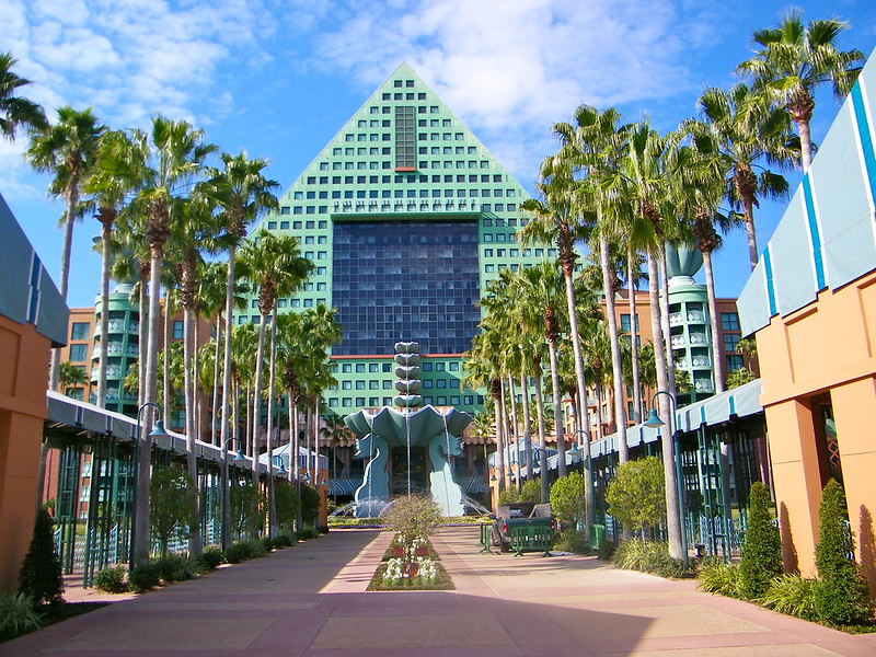 Disney’s BoardWalk: Enjoy a Relaxing Waterfront Stroll