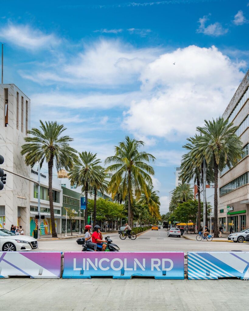 Lincoln Road Cafés, Restaurants, and People-Watching