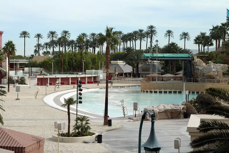 Mandalay Bay Beach & Lazy River: A Resort Pool That Feels Like a Mini Water Park