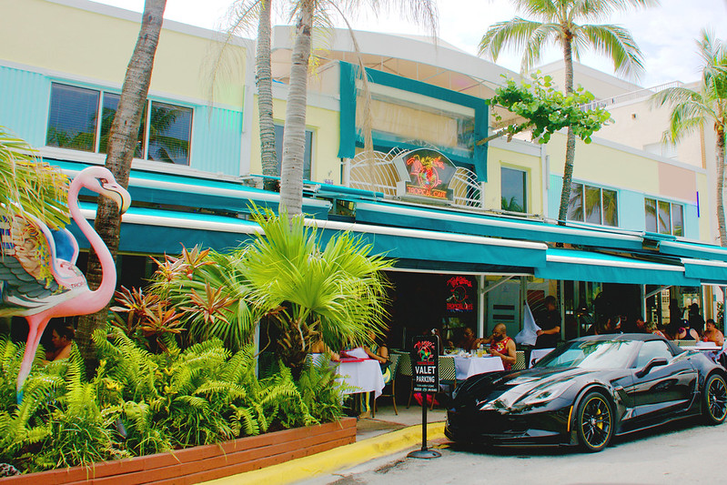 Mango’s Tropical Cafe: Watch Live Music and Dance on Ocean Drive